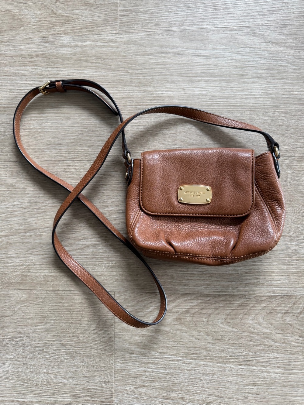 Michael Kors Tan Pebbled Leather Crossbody with Gold Plate - Picture 1 of 3